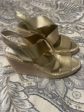 Vince Camuto Gold Metallic Espadrille Wedge Sandals Size 11